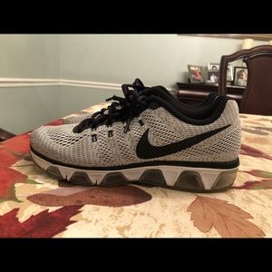 Nike Tailwind 8